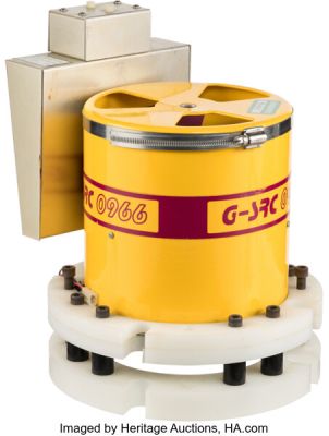 The Hulk (Universal, 2003), Eric Bana "Bruce Banner" Gamma Radiation Cylinder.