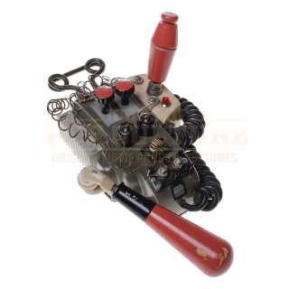 How the Grinch Stole Christmas – Grinch’s Light-Up Remote Control – H3-76 | Icons of Pop Culture