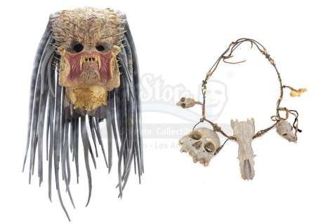 AVP: ALIEN VS. PREDATOR (2004) - Lot 34 - Ancient Predator (Ian Whyte) Mask and Necklace