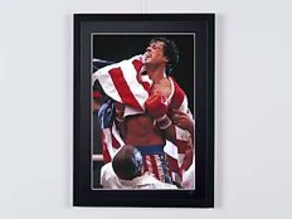Rocky IV (1985) - Sylvester Stallone As " Rocky Balboa" | Rocky IV (1985) - Sylvester Stallone as " Rocky Balboa" - Photographie, Luxury Wooden Framed 70X50 cm - Limited Edition Nr 03 of 30 - Serial ID 30183-2 | Catawiki
