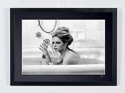 Brigitte Bardot 1964 | Brigitte Bardot 1964 - Fine Art Photography - Luxury Wooden Framed 70X50 cm - Limited Edition Nr 03 of 35 - Serial ID 20514 - Original Certificate (COA), Hologram Logo Editor and QR Code | Catawiki