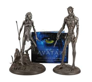 AVATAR (2009) - Lot 443 - Limited-Edition Crew Statues with Sigourney Weaver-autographed Art Book
