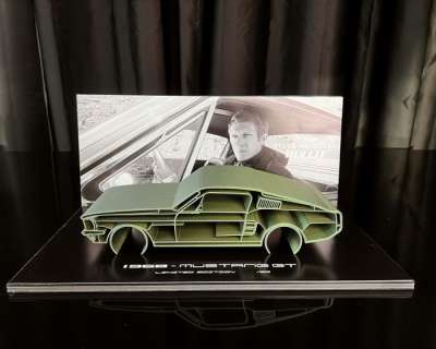 Steve Mc Queen -Bullit 1969 - 1968 Ford Mustang Gt 390 Fastback - Automobilia Art Exclusive | Steve Mc Queen -BULLIT 1969 - 1968 Ford Mustang GT 390 Fastback - AUTOMOBILIA ART Exclusive - Collector’s Cars sculpture in a very limited edition of 30 pcs worldwide.- Serial 1/30 - 45x24CM - - On the back of the base is a certificate of… | Catawiki