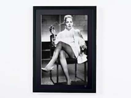 Basic Instinct (1992) - Sharon Stone As "Catherine Tramell" | Basic Instinct (1992) - Sharon Stone as "Catherine Tramell" - Fine Art Photography - Luxury Wooden Framed 70X50 cm - Limited Edition Nr 01 of 30 - Serial ID 16999 - Original Certificate (COA), Hologram Logo Editor and QR Code | Catawiki