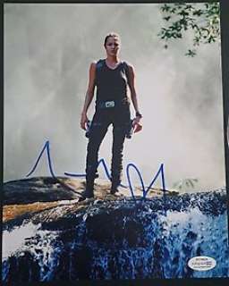 Tomb Raider | Tomb Raider - Angelina Jolie (Lara Croft) Signed with Autograph COA | Catawiki