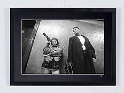 Leon 1994 - Jean Reno « Leon » & Natalie Portman «Mathilda » - Wooden Framed 70X50 cm - Limited Edition Nr 04 of 30 - Serial ID 30412 - - Original Certificate (COA), Hologram Logo Editor and QR Code | Catawiki
