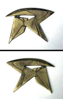 Titans | Screen used Robin ’R’ Rang by Brenton Thwaites as Robin on Titans (Warner Bros, 2018) | ComicConnect