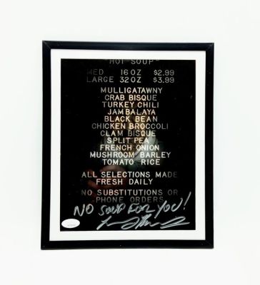 Seinfeld - Larry Thomas "The Soup Nazi" - JSA verified Autograph + Inscription "NO SOUP FOR YOU!" on a framed 8 | Catawiki