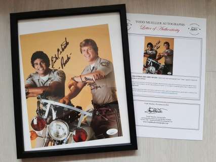 CHiPS - - Movie prop Photo - Double signed by Larry Wilcox & Erik Estrada - with COA | Catawiki