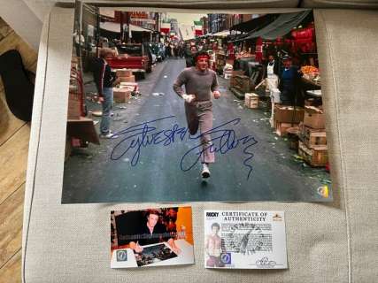 Rocky - Sylvester Stallone (Rocky Balboa) Signed running old market 16x20 inch Photo - With COA Authentic | Catawiki