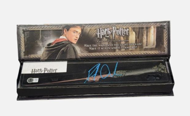 Harry Potter - Daniel Radcliffe "Harry Potter" - Signed Wand - With Beckett COA | Catawiki