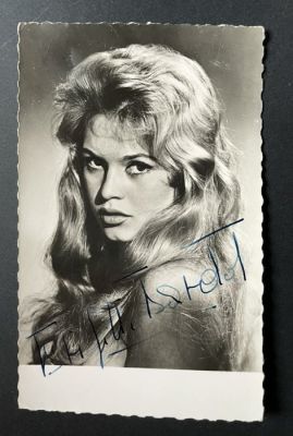 Brigitte Bardot - Vintage Photo Card with Hand-Signed Ink Autograph 1950-1960 | Catawiki