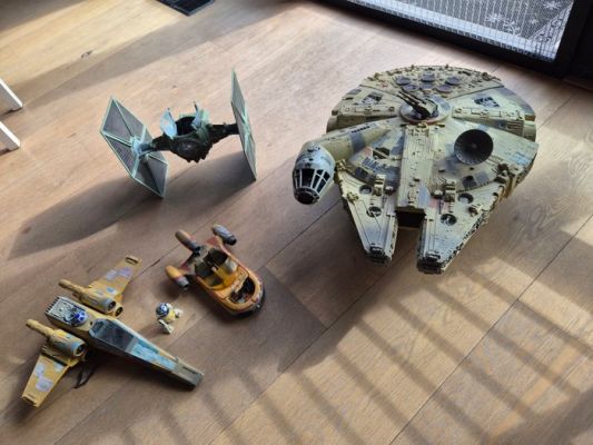 Star Wars - Lucasfilm - Vintage - Millenium Falcon - Landspeeder - xwing - Tie Fighter - r2d2 - kenner | Catawiki