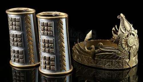 Gods of Egypt (2016) | Osiris’s Coronation Crown and Cuffs | Propstore