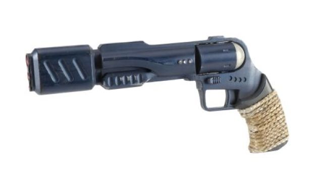 STARGATE: ATLANTIS (T.V. SERIES, 2004-2009) - Lot #389 : Ronon Dex‘s (Jason Momoa) Stunt Particle Magnum Revolver