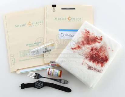 DEXTER (2006-2013) - Lot 391 - Debra Morgan’s (Jennifer Carpenter) Finale Items