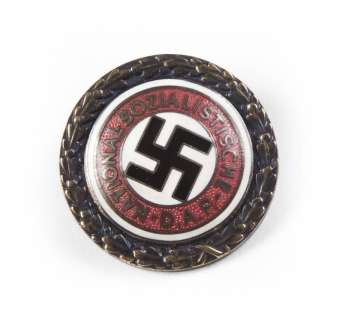 Lot 20 - LIAM NEESON‘S SCHINDLER‘S LIST LAPEL PIN