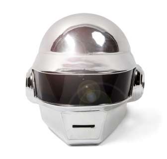 Casque Original Du Film " Daft Punk’s Eletcroma " Film Du Groupe Daft Punk Dédicacé Par Thomas Bangalter | Dédicacé par Thomas Bangalter Casque de robot original en plastique argenté | Artcurial