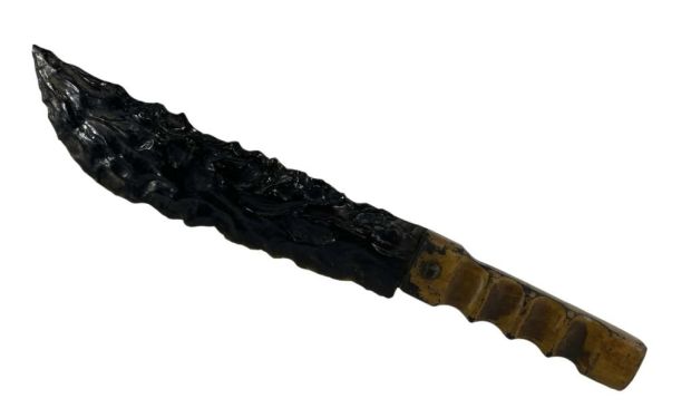 Lot 60 - Game of Thrones (2011-2019) - Dragon Glass Knife | Hanlin Auction Service