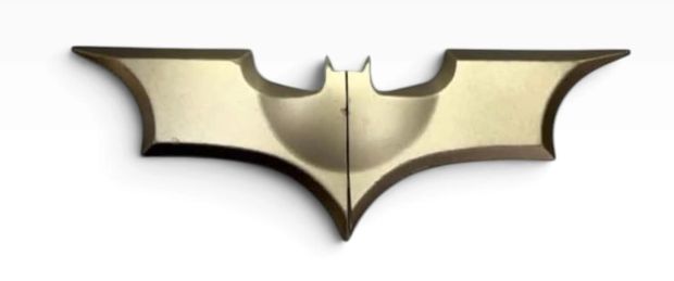 Lot 43 - Batman Begins (2005) - Hero Folding Batarang | Hanlin Auction Service