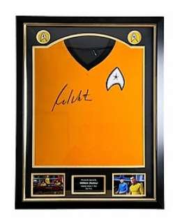 Star Trek | Star Trek - Replica Jersey, signed by William Shatner (Captain James T. Kirk) with COA - in Framed Dispaly | Catawiki