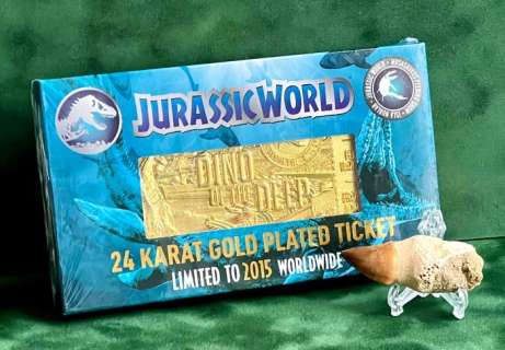 Jurassic Park | Jurassic Park - 24K Gold Plated Jurassic World Mosasaurus Ticket Limited Edition + REAL Large MOSASAURUS Tooth | Catawiki