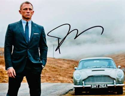 James Bond 007: Skyfall - Signed by Daniel Craig | Catawiki