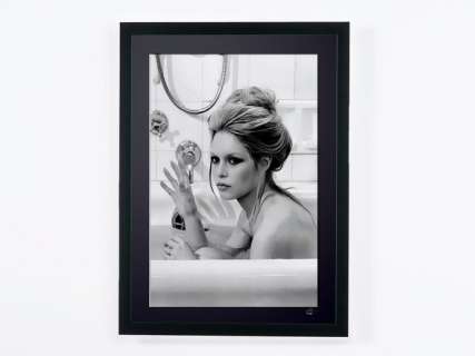 Brigitte Bardot | Brigitte Bardot - Fine Art Photography - Luxury Wooden Framed 70X50 cm - Limited Edition Nr 01 of 30 - Serial ID 17708 - Original Certificate (COA), Hologram Logo Editor and QR Code | Catawiki