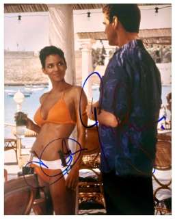 007 Die Another Day - Double Signed by Halle Berry & Pierce Brosnan - Autograph with COA | Catawiki