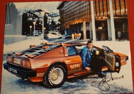 James Bond 007: For Your Eyes Only - signed by Roger Moore as 007 with Lotus - with Certified Genuine b´bc holographic COA | Catawiki