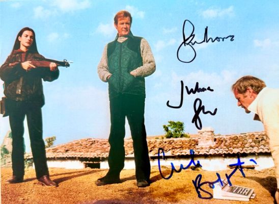 James Bond 007: For Your Eyes Only - Triple signed by Sir Roger Moore, Carole Bouquet and Julian Glover, with COA | Catawiki