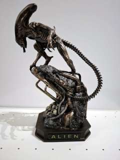 Alien - Alien Xenomorph statue (42x30x26 cm tall) - hand painted - Custom & Unique piece | Catawiki