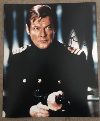 James Bond 007: The Spy Who Loved Me - Sir Roger Moore Signed - - Movie prop | Catawiki