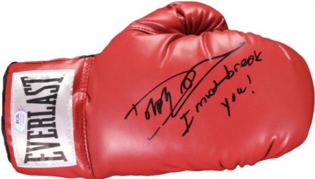 Rocky IV - Dolph Lundgren (Ivan Drago) - "I Must Brake You" - Signed Boxing Glove - with COA | Catawiki
