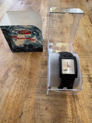 James Bond 007: Die Another Day - Pierce Brosnan - Swatch Turnover Special - SUFB100 | Catawiki
