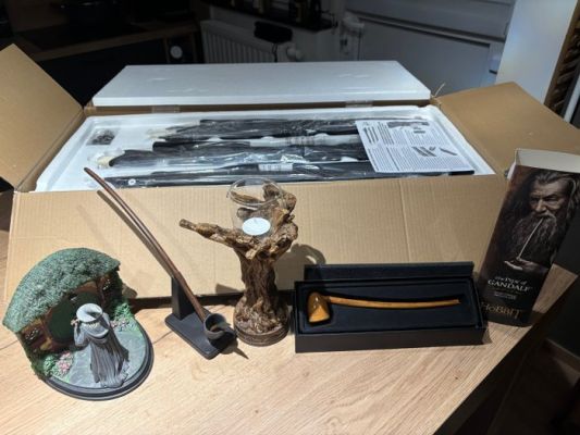 The Hobbit, Lord of the Rings - Lot of 5 - Weta - Themed memorabilia incl. Gandalf pipe replica - Noble Collection