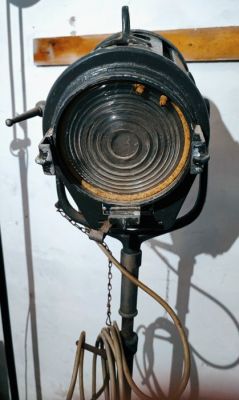 Rare cinema lamp from the 1950s. Edaff Spotlight brand, and Acal tripod with wheels in fair - Edaff Spotlight - - Movie prop Edaff Spotlight | Catawiki