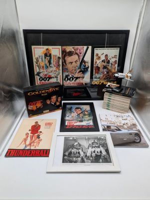 James Bond, James Bond 007: Thunderball, James Bond 007: For Your Eyes Only, James Bond 007: From Russia with Love, James Bond 007: Moonraker, James Bond 007: No Time To Die, James Bond 007: The Man with the Golden Gun - Roger Moore - Unknown | Catawiki