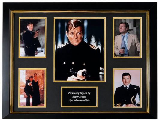 James Bond 007: The Spy Who Loved Me - Roger Moore Signed Framed Display | Catawiki