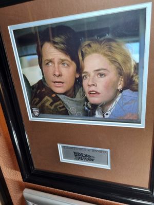 Back to the Future - Elisabeth Shue (Jennifer in Part II & III) - Framed matted photo with OfficialPix authentication | Catawiki