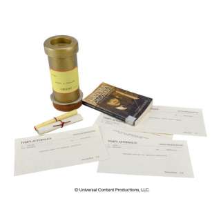 The Umbrella Academy (2019-2024) - Lot 93 - Hazel (Cameron Britton) and Cha-Cha‘s (Mary J. Blige) Urgent Commission Message with Hazel‘s Copy of Vanya‘s Book