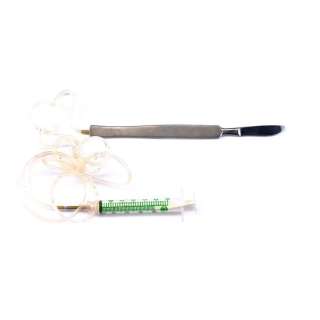 DEXTER (T.V. SERIES, 2006-2013) - Lot 609 - 609. Dexter Morgan‘s (Michael C. Hall) Special Effects Scalpel and Pair of Syringes