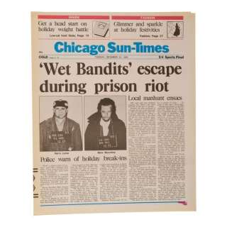 HOME ALONE 2: LOST IN NEW YORK (1992) - Lot #794 : "Wet Bandits" Chicago Sun-Times Newspaper Cover