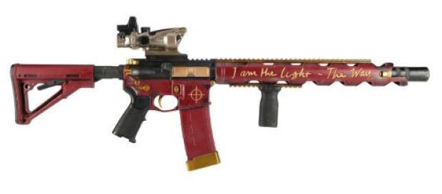 SUICIDE SQUAD (2016) - Lot #390 : Deadshot‘s (Will Smith) Stunt Custom AR-15 Rifle