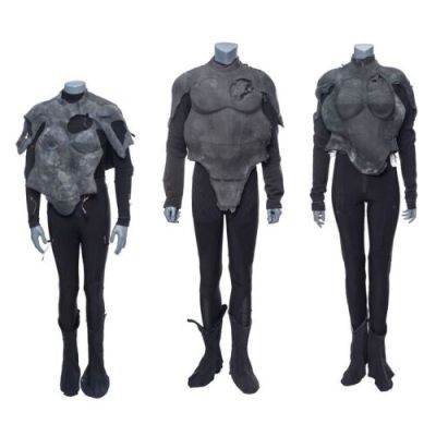 LOST IN SPACE (1998) - Lot #388 : John Robinson‘s (William Hurt), Maureen Robinson‘s (Mimi Rogers), and Penny Robinson‘s (Lacey Chabert) Production-Made Jupiter II Mission Cryosuit Components