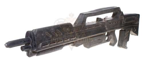 Starship Troopers - Rubber Stunt Morita Rifle - 31-36 | Icons of Pop Culture