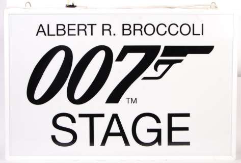 RARE JAMES BOND 007 STAGE PINEWOOD STUDIOS SIGN | Auctioneum Ltd