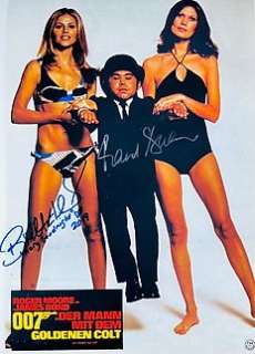 James Bond 007: the Man with the Golden Gun | James Bond 007: The Man with the Golden Gun - Double signed by Maud Adams & Britt Ekland, with COA | Catawiki