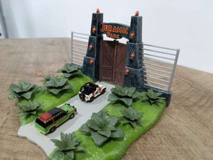 Jurassic Park | Jurassic Park - - Movie prop Jurassic Park Gates scene diorama (mint condition) | Catawiki