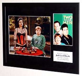 Two and a Half Men - Two and a Half Men - Jodi Lyn O‘Keefe (Isabella) Framed, signed + COA & GCC sticker